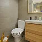 Ultracentral With Downtown View & Self Check-in