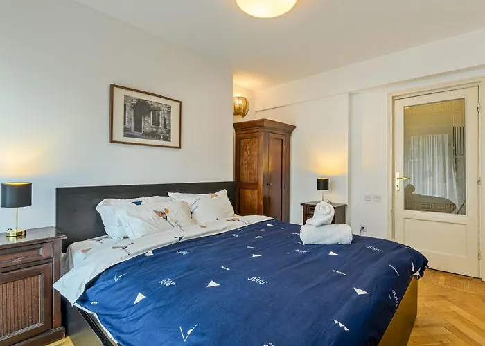 Ultracentral With Downtown View & Self Check-in * Bukarest